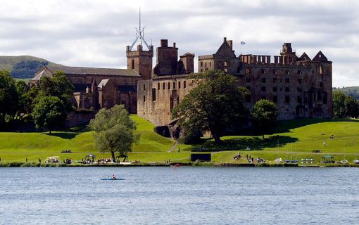 Linlithgow Palace, which doubles as a prison in Outlander episode 15