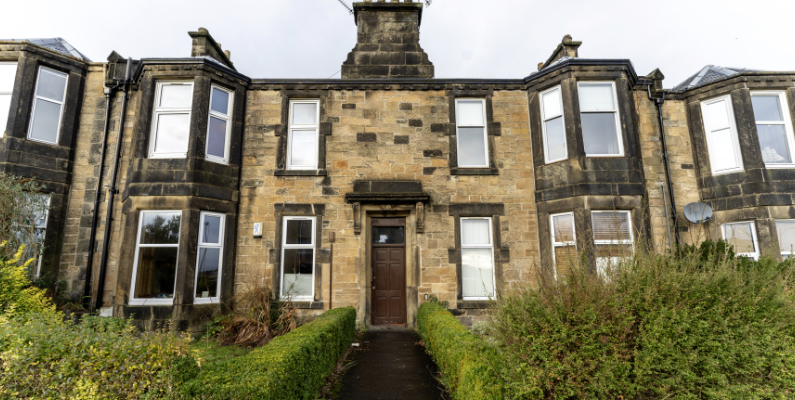  Located on the shores of the River Forth, just a short walk to Stirling City centre, Ochil View Apartment offers exceptional value for a break to Central Scotland.