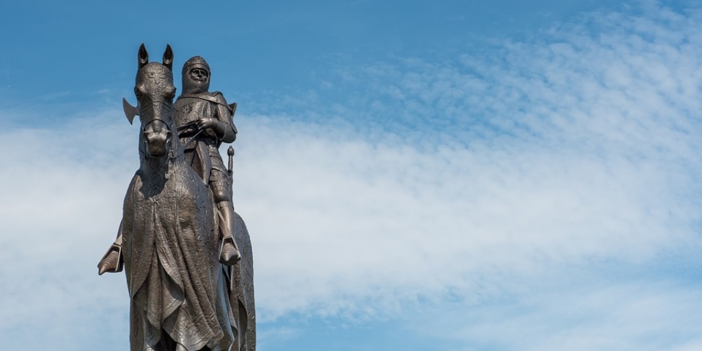 You'll spot Robert the Bruce on your Bannockburn drive thru